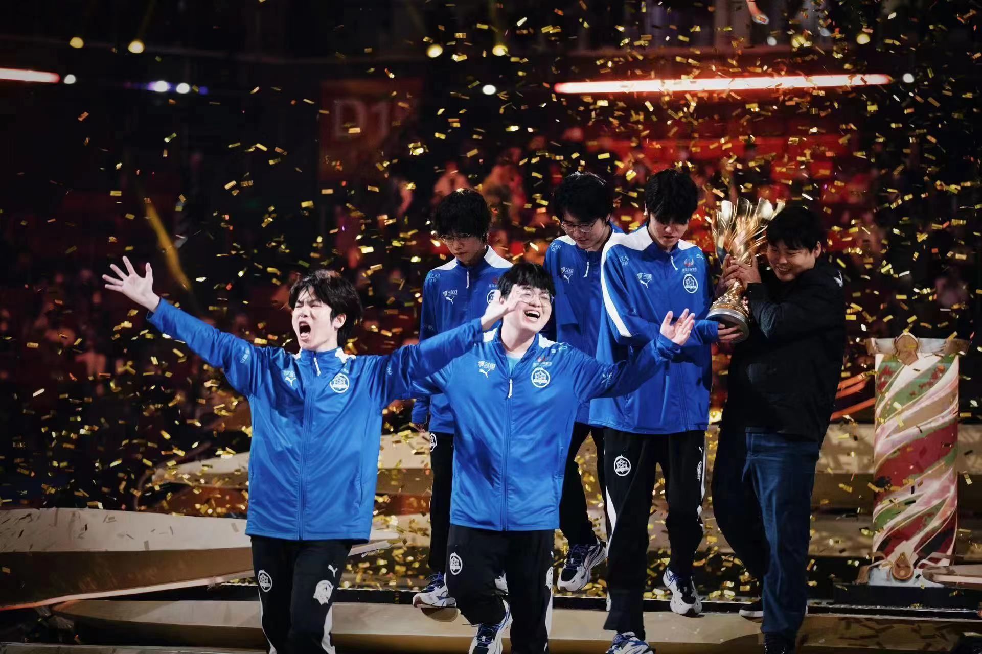 WB常规赛辉煌，季后赛能否延续统治力：团队默契与战术调整解析